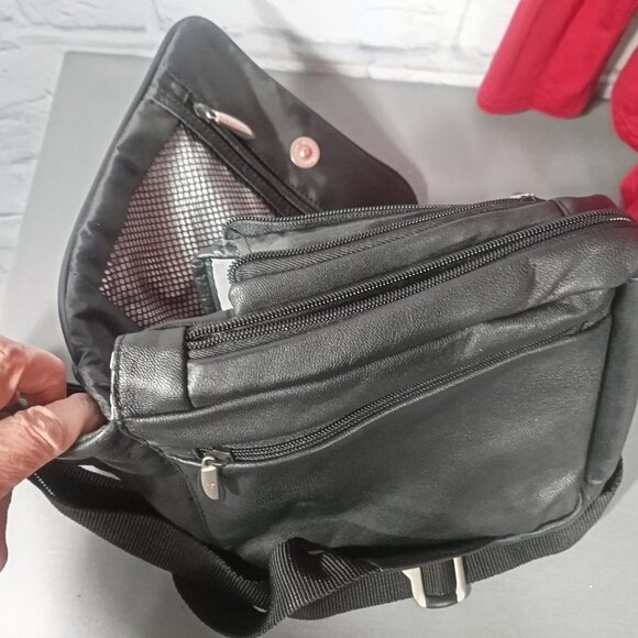 Travelon Black Crossbody Travel Bag Organizer Multi Zip Like New - Picture 9 of 12